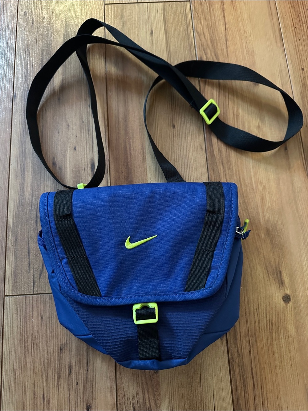 Nike Blue Convertible Belt Bag with Neon Yellow Highlights